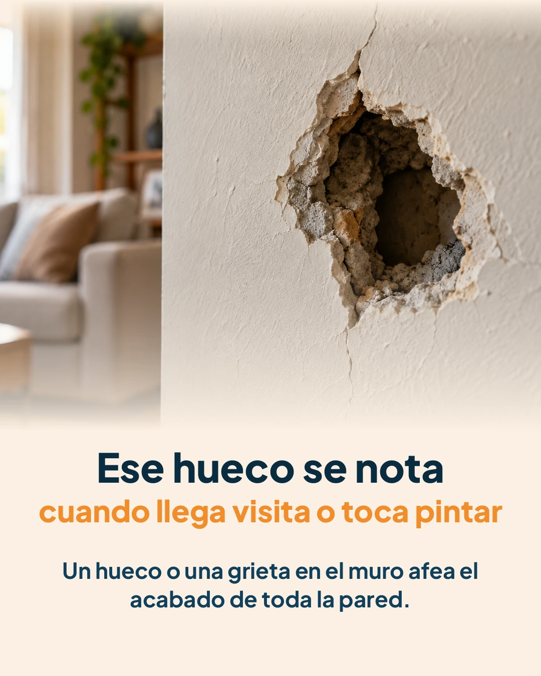 Un hueco con grietas en un muro de sala: ese hueco se nota cuando llega visita o toca pintar