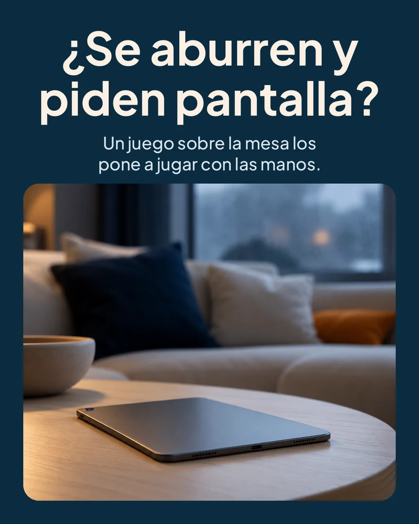 Juego didáctico de ortografía en madera: Sala en penumbra con una tableta boca abajo
